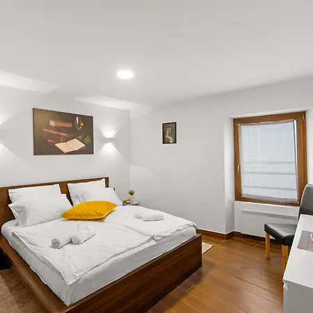 New!!!apartment Old Town Square פורץ