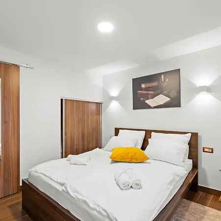 New!!!apartment Old Town Square דירה