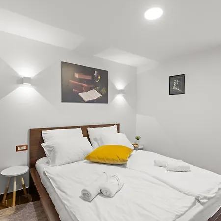 New!!!apartment Old Town Square דירה